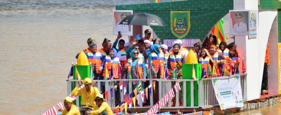 Pesona Pawai Ta’aruf di Atas Air