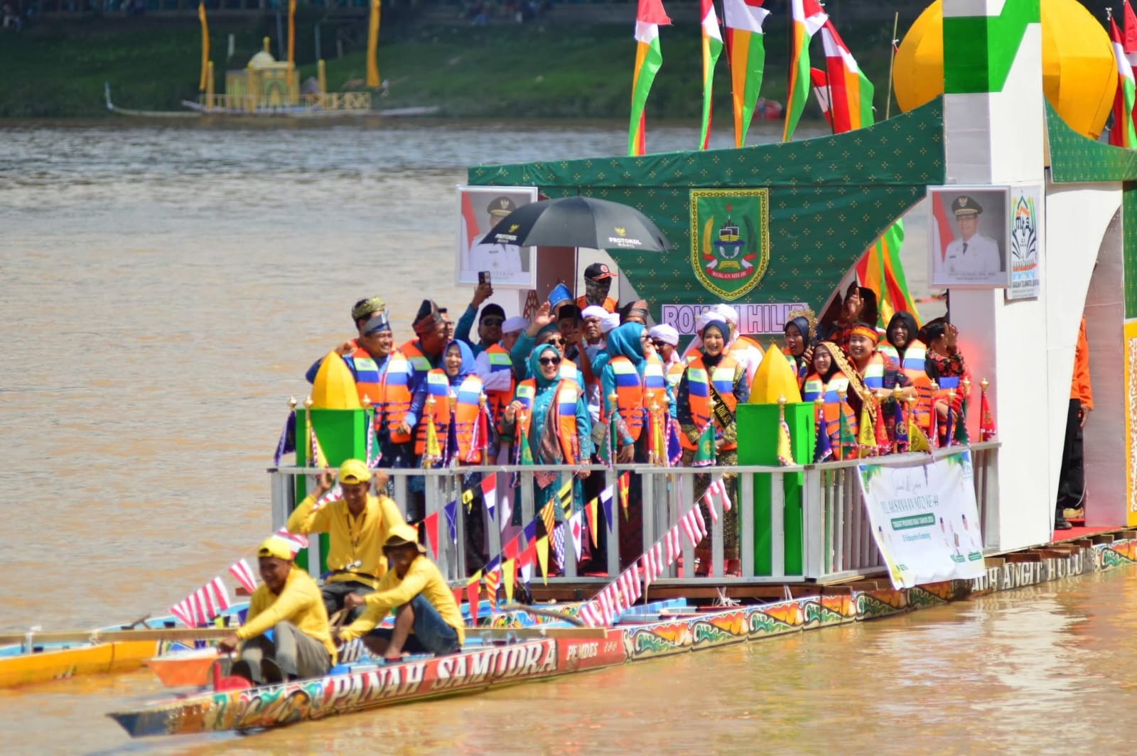 Pesona Pawai Ta’aruf di Atas Air