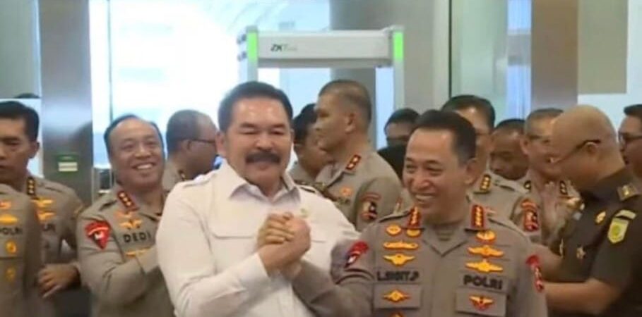 Salam Komando di Tengah Badai