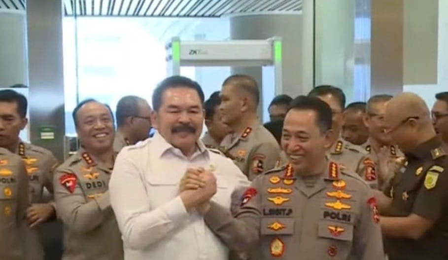 Salam Komando di Tengah Badai