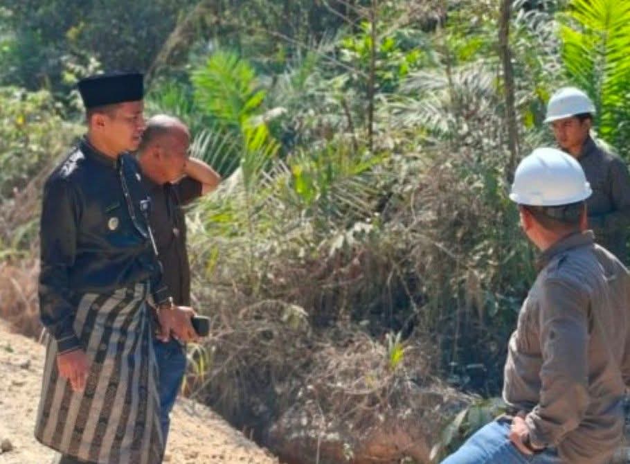 Berebut Keringat di Simpang Sambung