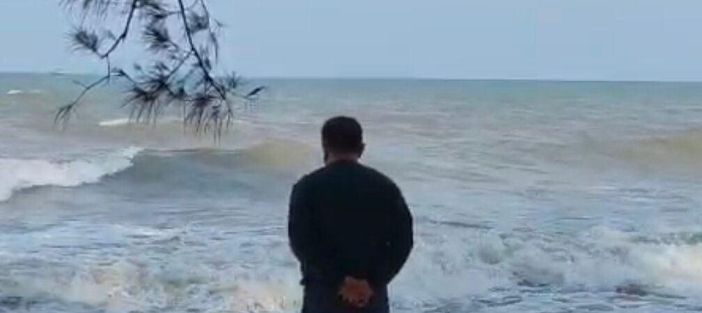 Menatap Laut dari Teluk Kuantan