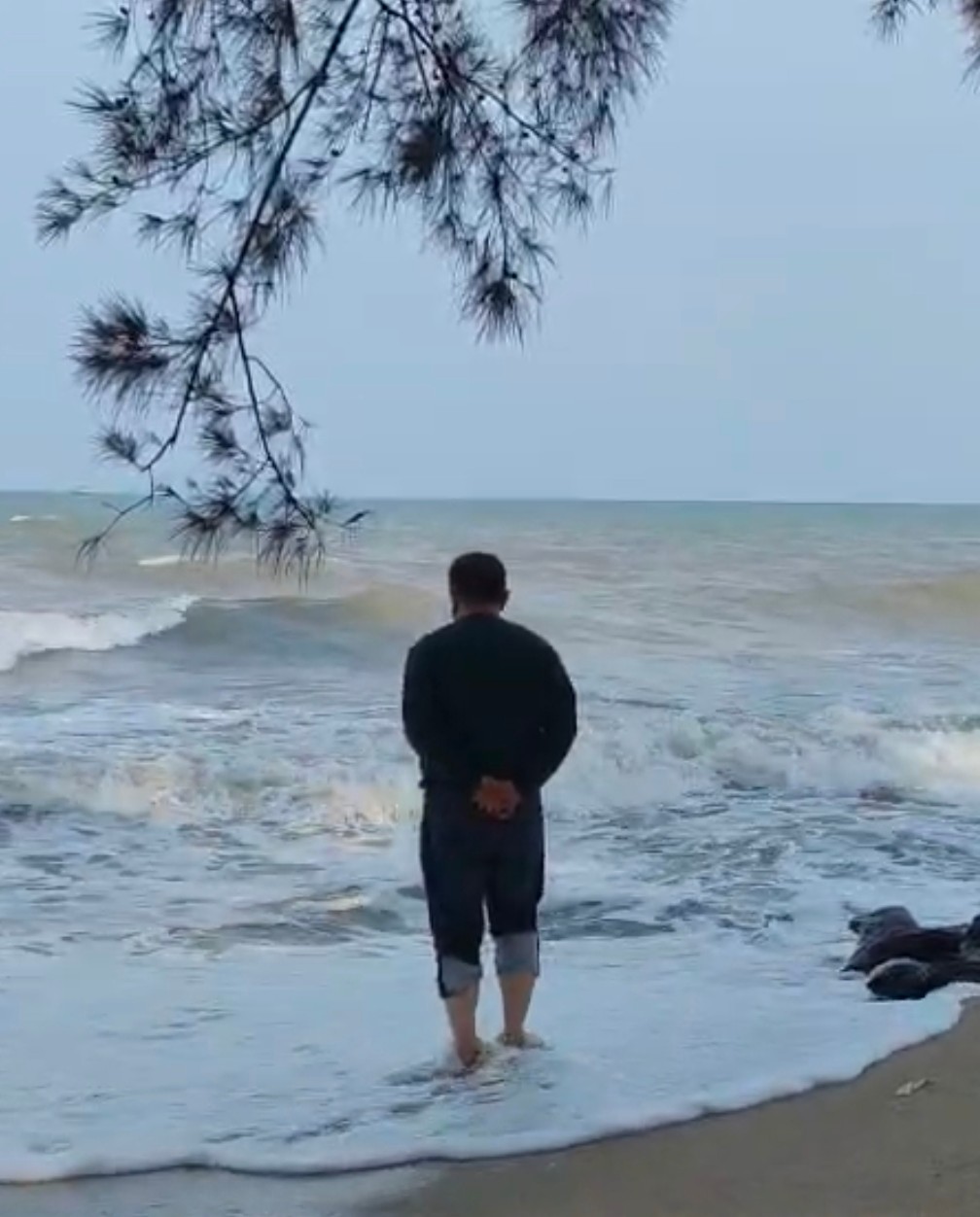 Menatap Laut dari Teluk Kuantan
