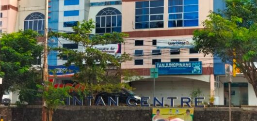 Pria Tanpa HP yang Membangun Kota