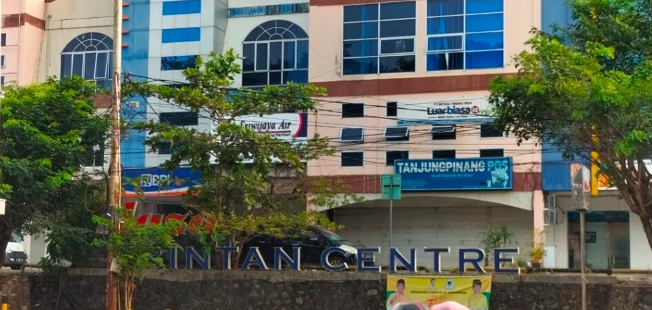 Pria Tanpa HP yang Membangun Kota