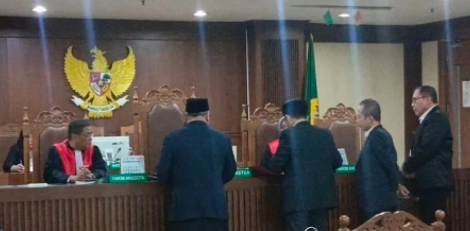 Gibran di Meja Hijau